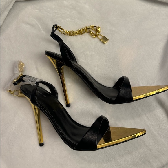PrettyLittleThing Black and Gold Heels - Picture 4 of 6